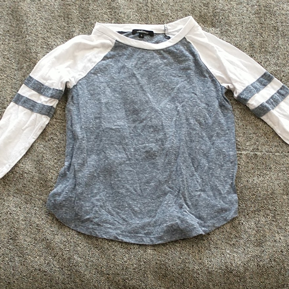 Quarter sleeve length shirt